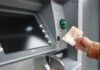 Bargeld im Bankomaten vergessen – Polizei bittet um Hinweise