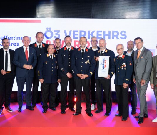 „Einsatzhelfer:innen des Jahres“: Bezirksfeuerwehrkommando Villach-Land mit Ö3-Verkehrsaward ausgezeichnet