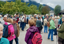 117 Senioren beim Bezirkswandertag am Weissensee