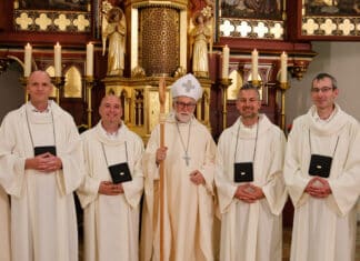 Bischof Marketz weiht vier Männer zu Ständigen Diakonen und einen Priesteramtskandidaten zum Diakon