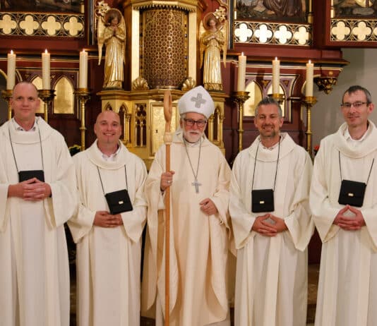 Bischof Marketz weiht vier Männer zu Ständigen Diakonen und einen Priesteramtskandidaten zum Diakon