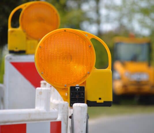 Sanierungsstart auf der LR26 Paßriacher Straße am Montag