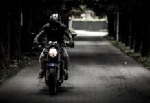 Mit 136 statt 70 km/h unterwegs – Rasante Motorradfahrt endet mit Führerscheinentzug