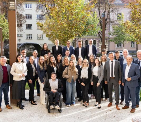 Erfolgsprojekt Lehrlingsakademie: 24 neue Verwaltungsassistentinnen und Verwaltungsassistenten für Kärntens Gemeinden