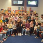 Sonja Kaiblinger begeistert junge Bücherfans in der Stadtbibliothek