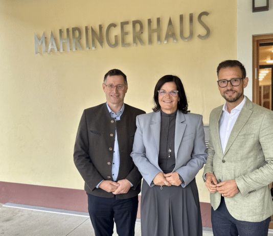 Alte Schule wird zum neuen Treffpunkt der Gemeinde