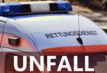 Pkw prallt gegen Zugmaschine: Traktor kippt um, beide Lenker (21, 24) verletzt