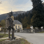 Historische Ulanen-Skulptur findet neue Heimat in Mauthen