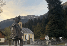 Historische Ulanen-Skulptur findet neue Heimat in Mauthen