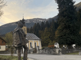 Historische Ulanen-Skulptur findet neue Heimat in Mauthen
