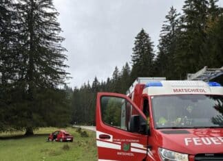 Von der Fahrbahn abgekommen und überschlagen – Einsatz auf der Windischen Höhe