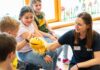 Glitzi und Berta machen die Kinder im Kindergarten Pressegger See sichtbar