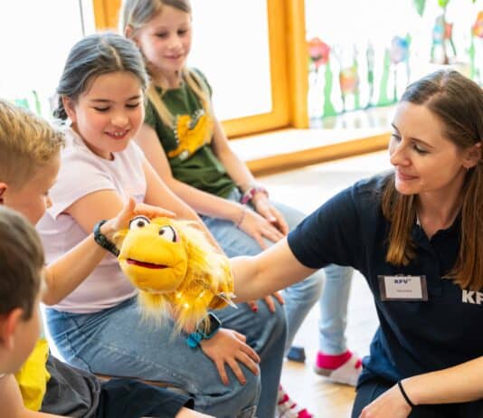 Glitzi und Berta machen die Kinder im Kindergarten Pressegger See sichtbar